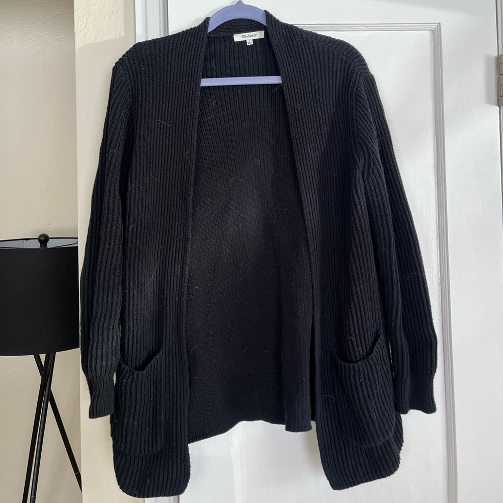 Black Cardigan Sweater w Pockets
